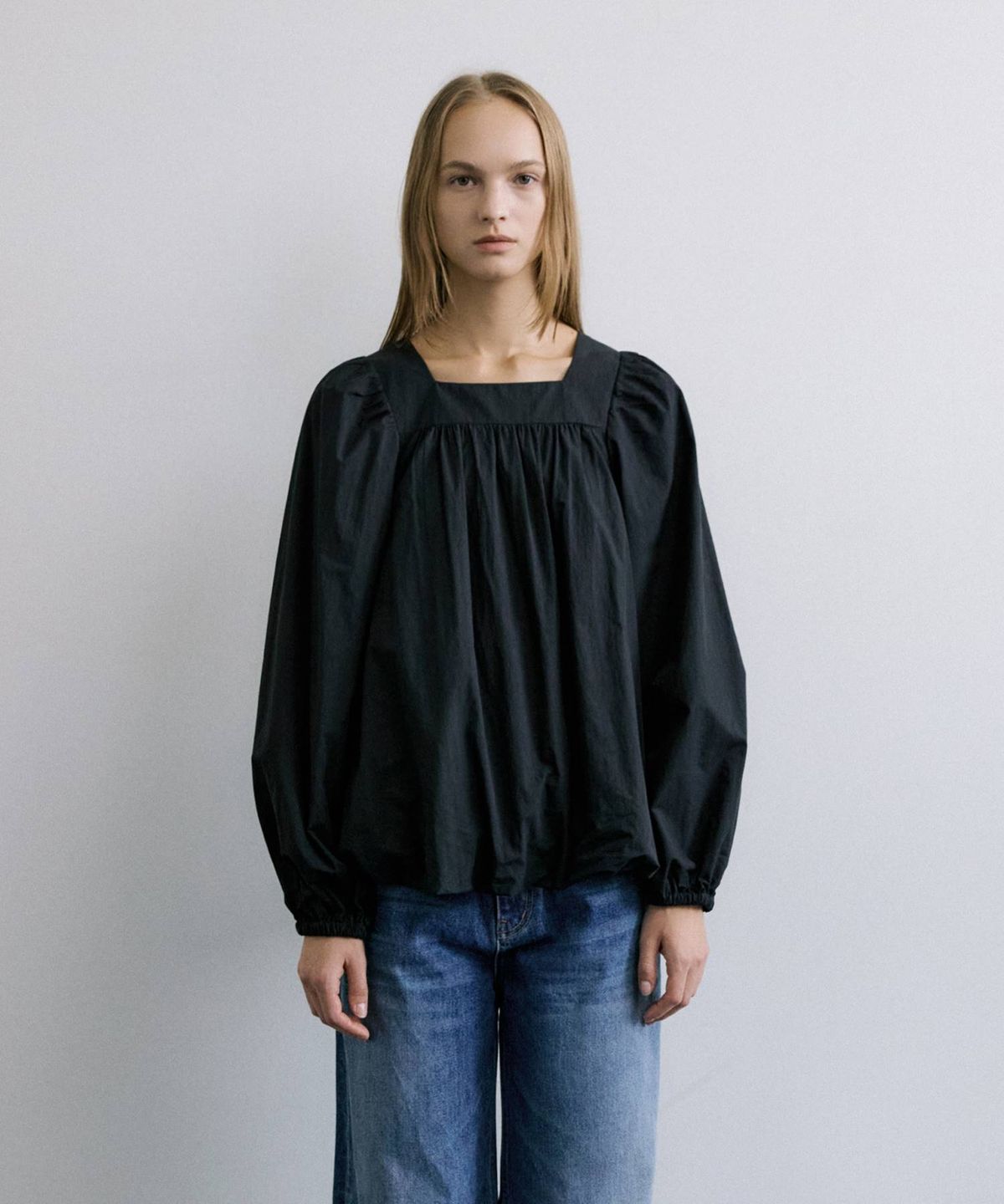 마이스(MAIS) SQUARE NECK BALLOON BLOUSE / BLACK