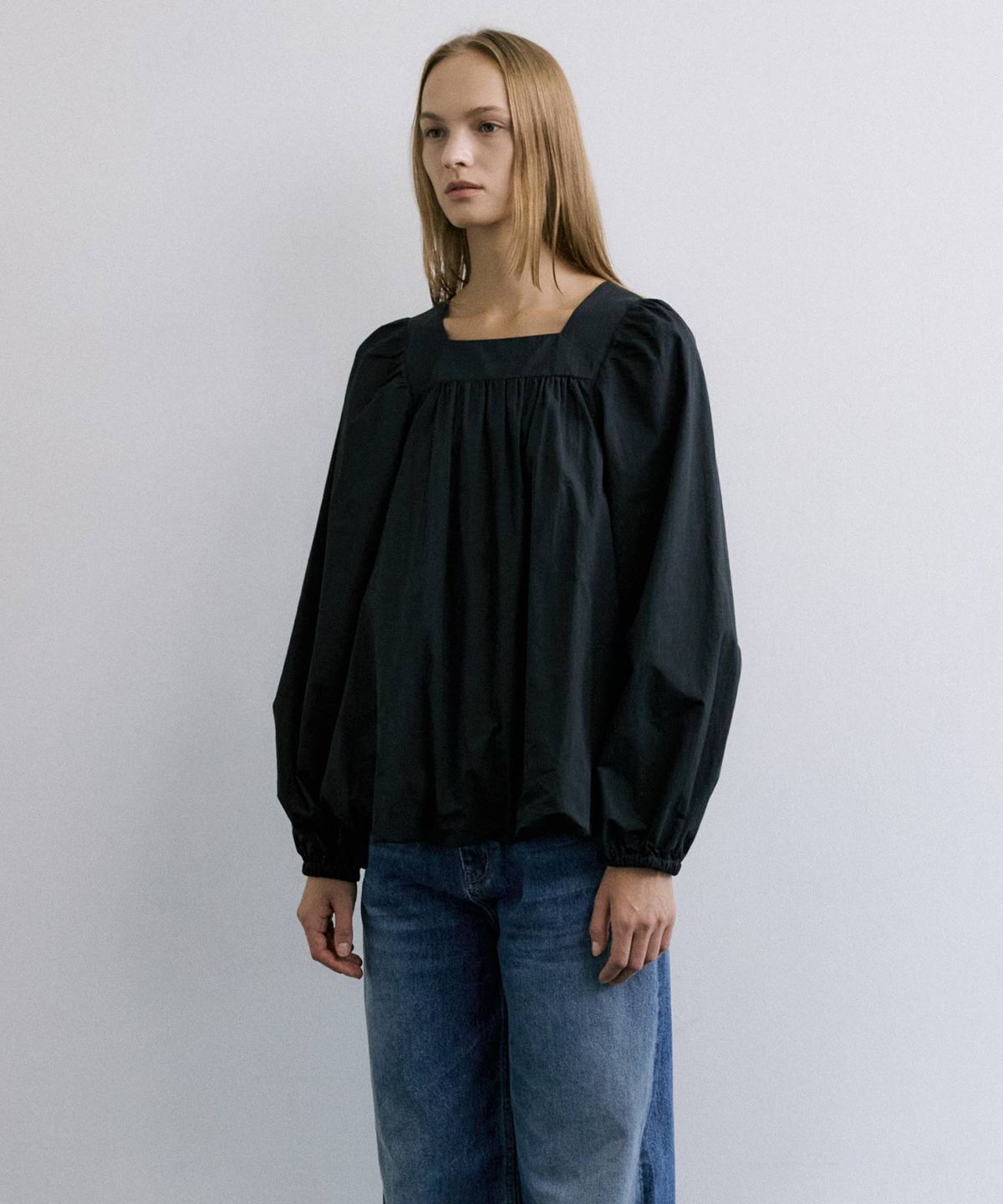 마이스(MAIS) SQUARE NECK BALLOON BLOUSE / BLACK