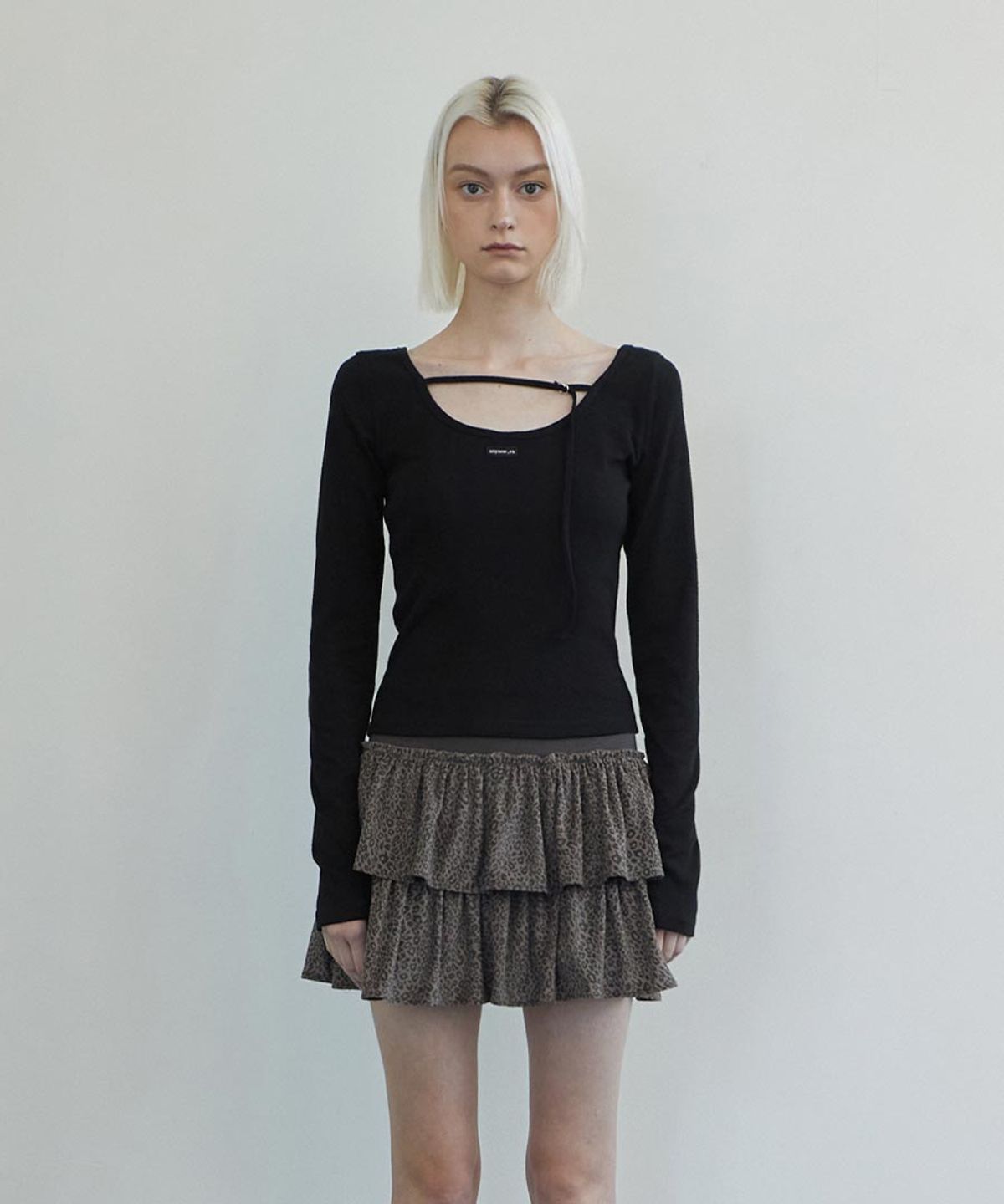 렌세(RENSE) Back Point Boat Neck Sleeve Black