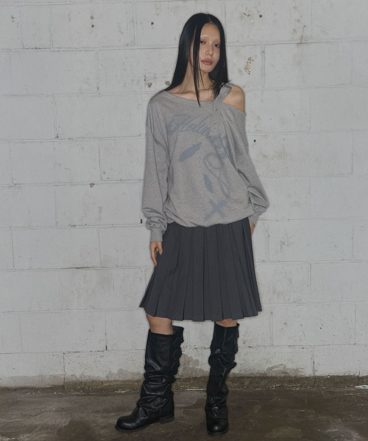 팬시클럽(FANCY CLUB) 원숄더 버클 스웻셔츠 (MELANGE GRAY)_F24ZB063