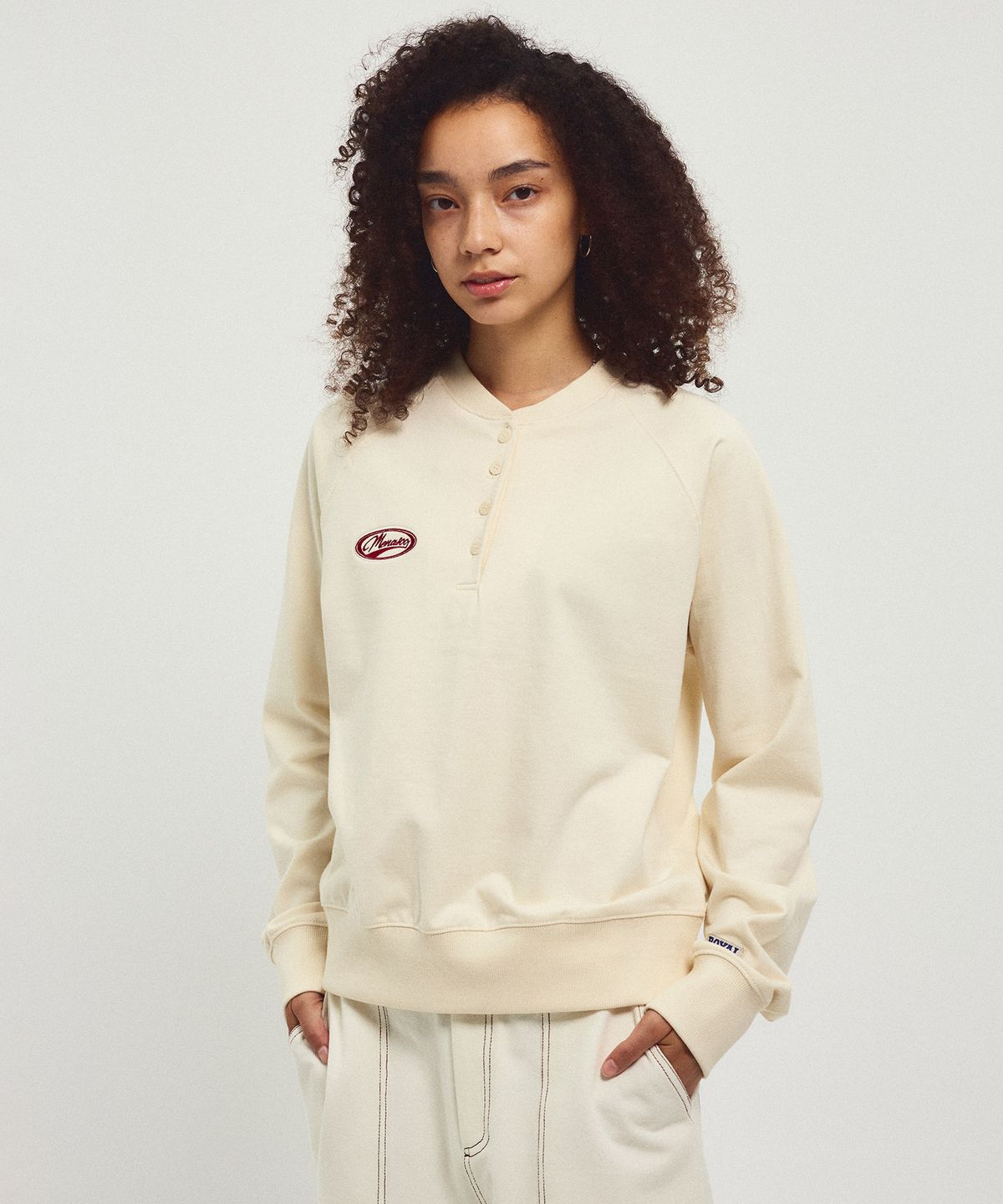 미나수(MENASOO) Henrineck Sweatshirt_Cream