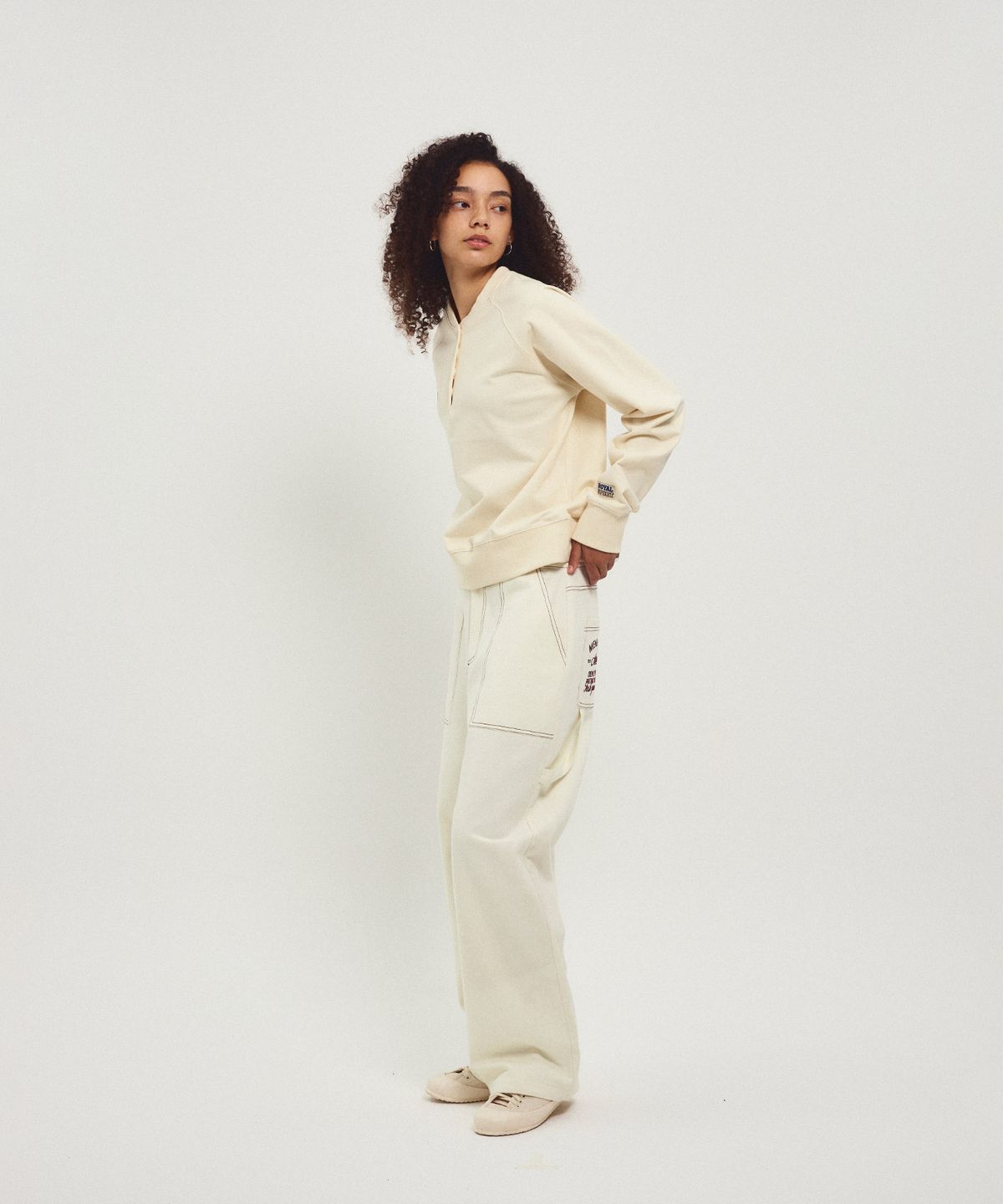 미나수(MENASOO) Henrineck Sweatshirt_Cream