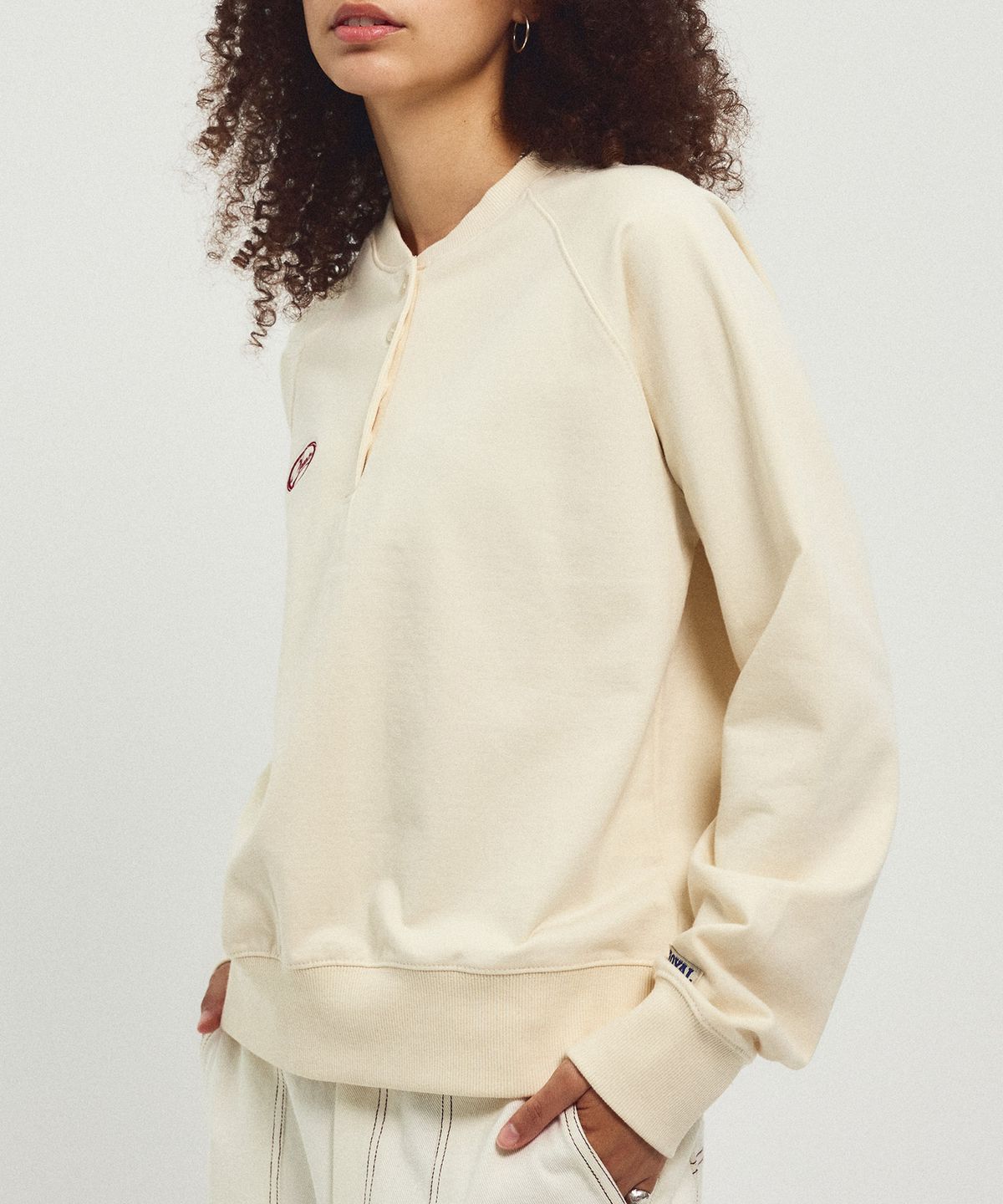 미나수(MENASOO) Henrineck Sweatshirt_Cream