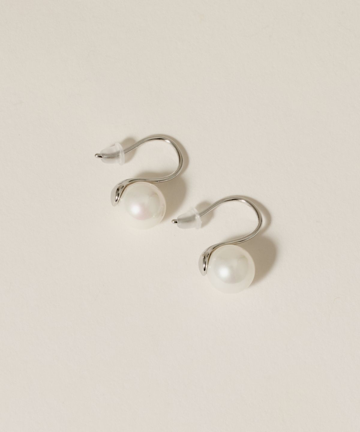 노비스도쿄(NOVICE TOKYO) 진주 후크 귀걸이 Pearl Hook Pierce［Stainless］