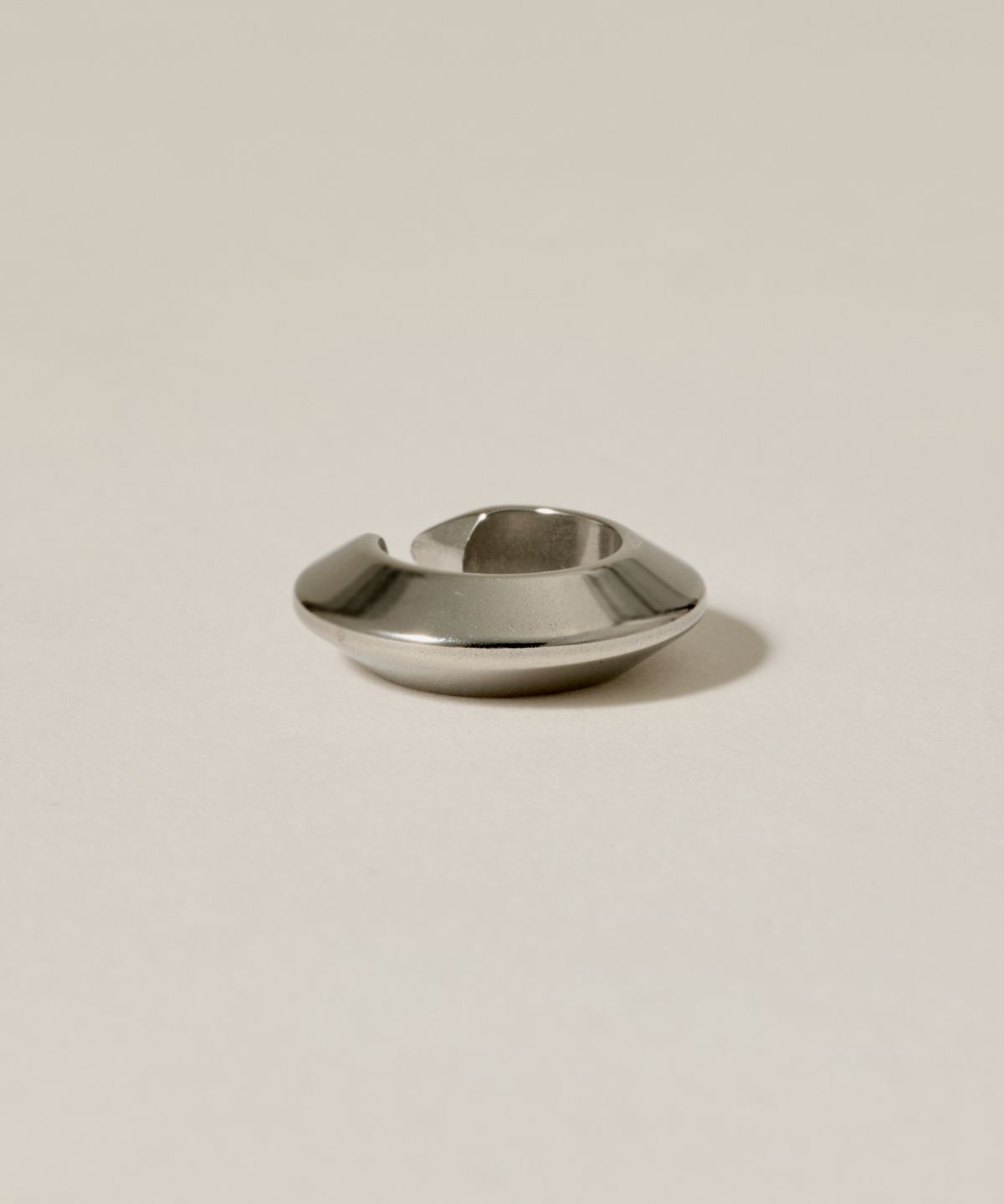 노비스도쿄(NOVICE TOKYO) 디스크 후프 이어 커프[Stainless Steel] Disc Hoop Ear Cuff