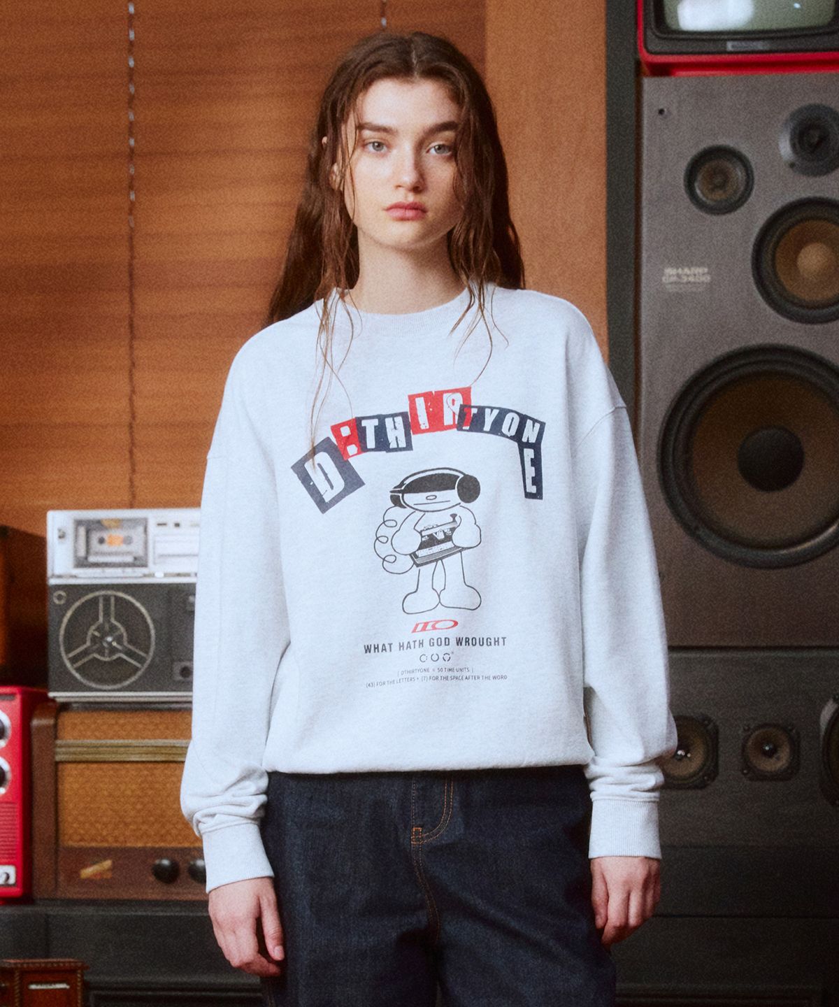 디써티원(DTHIRTYONE) Telegrapher DAH Mascot Sweatshirt (MELANGE GREY)