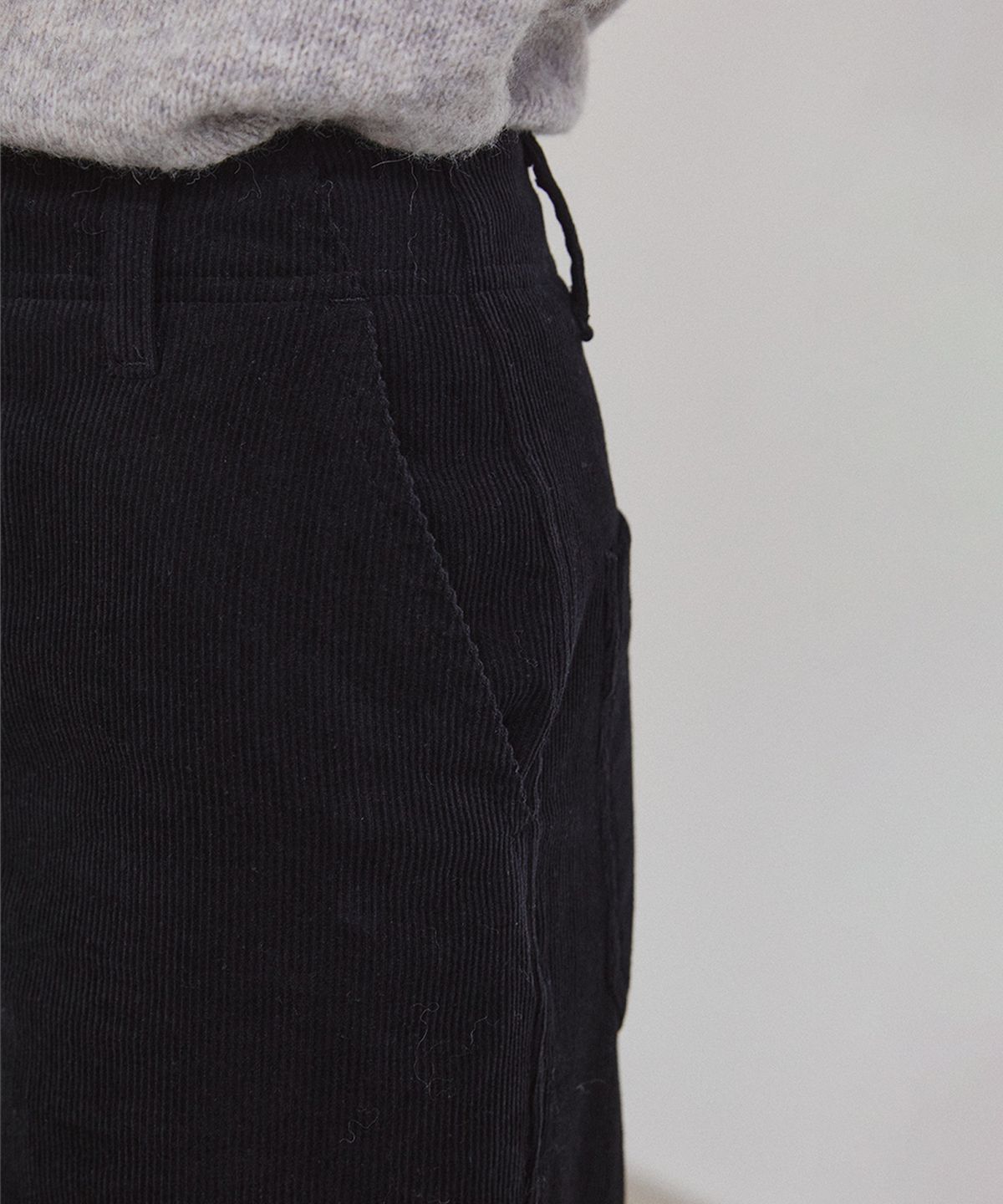 스텝어라운드(STEP AROUND) Corduroy belted straight pants_BLACK