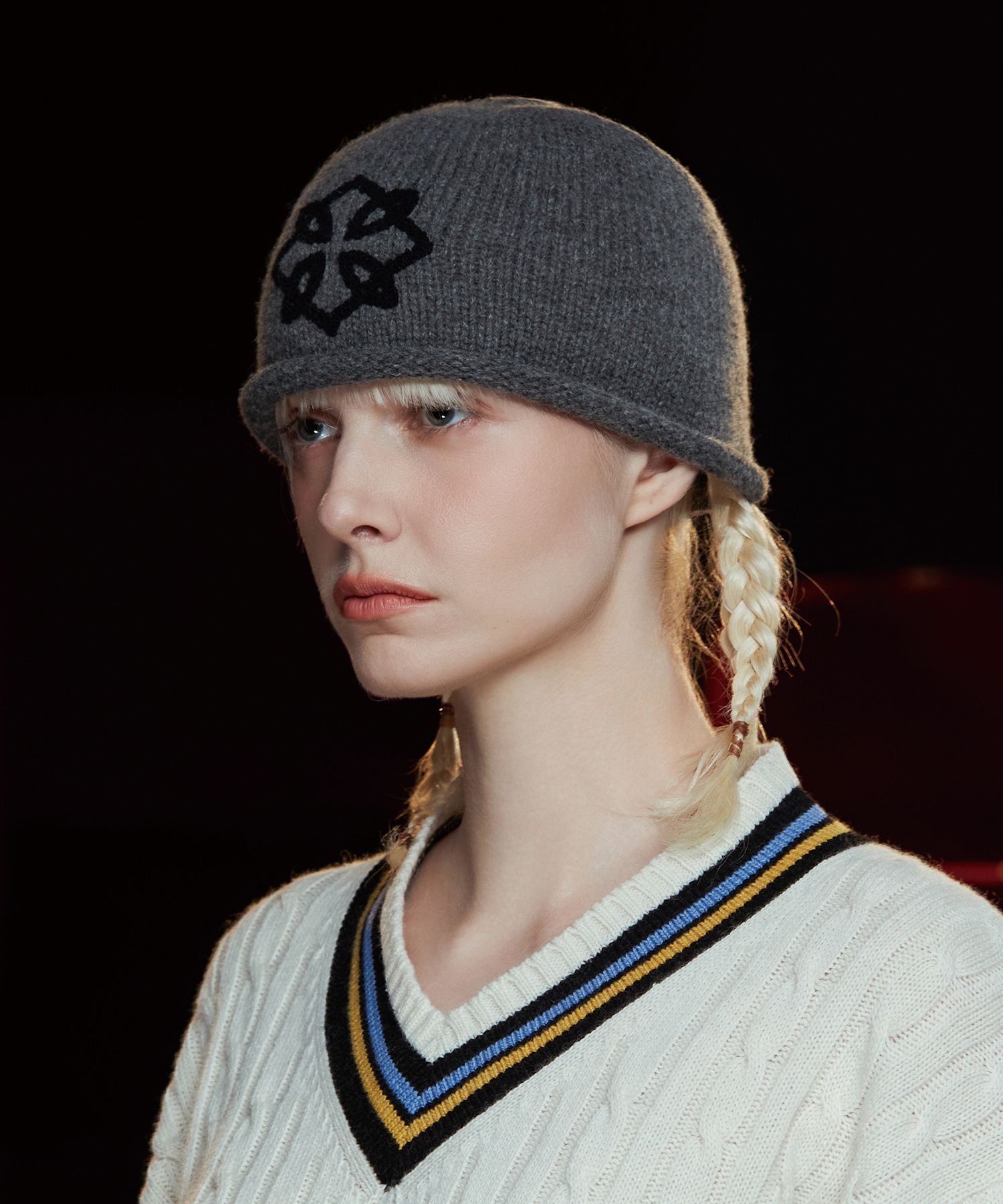 UNALLOYED★韓国★日本未入荷★男女兼用★LOGO BIG BEANIE GOTHIC LOGO BEANIE / BLACK - UNALLOYED | 60% - Asian Fashion