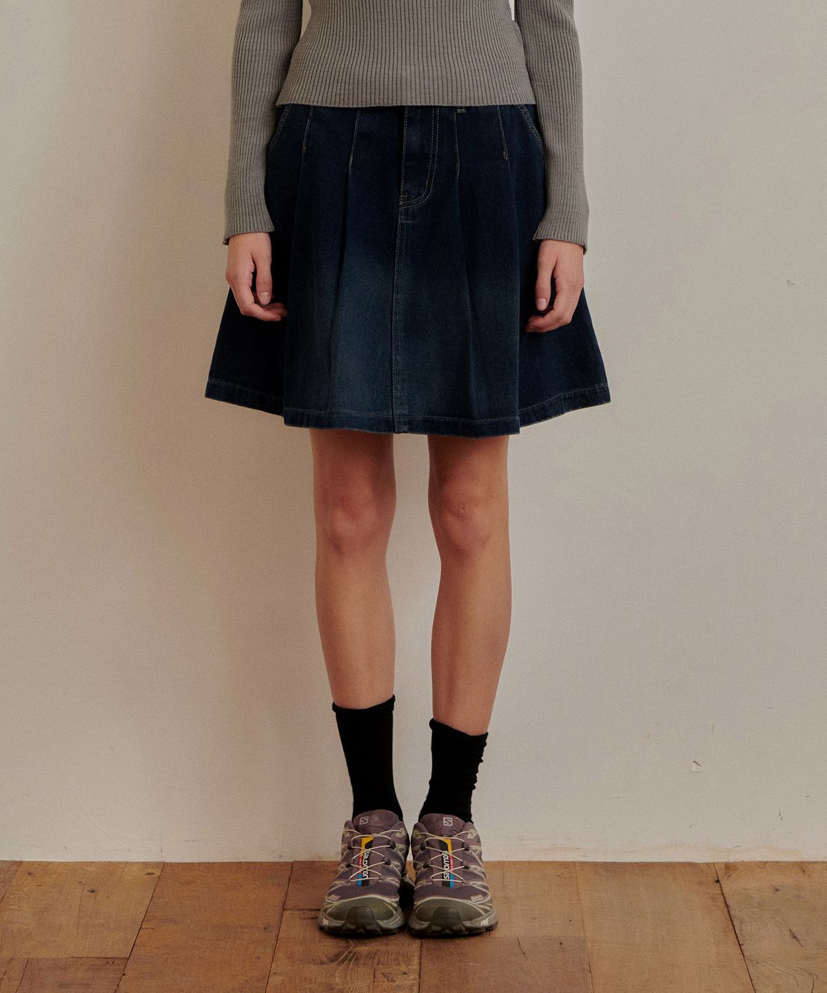 판도라핏(PANDORAFIT) Komo Denim Pleats Mini Skirt