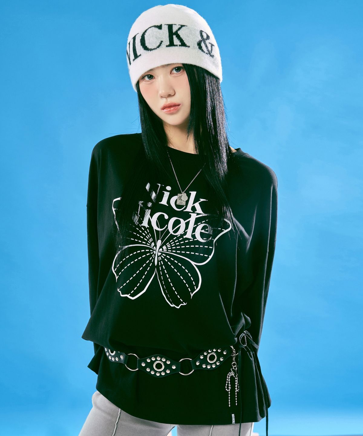 닉앤니콜(NICK&NICOLE) BUTTERFLY SIGNATURE LS TOP_BLACK WHITE