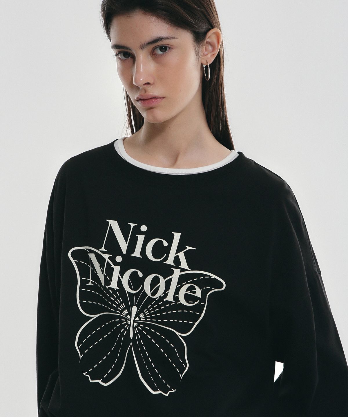 닉앤니콜(NICK&NICOLE) BUTTERFLY SIGNATURE LS TOP_BLACK CREAM
