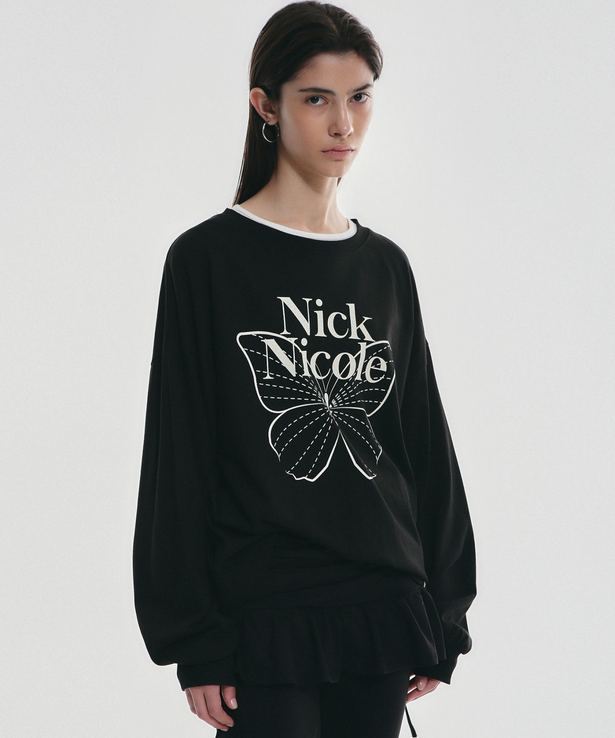 닉앤니콜(NICK&NICOLE) BUTTERFLY SIGNATURE LS TOP_BLACK CREAM