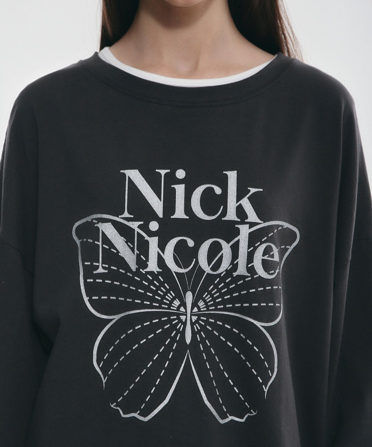 닉앤니콜(NICK&NICOLE) BUTTERFLY SIGNATURE LS TOP_CHARCOAL SILVER