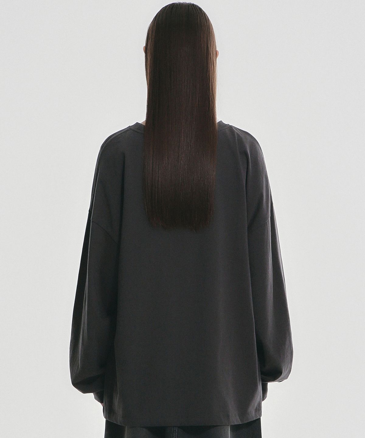 닉앤니콜(NICK&NICOLE) BUTTERFLY SIGNATURE LS TOP_CHARCOAL SILVER