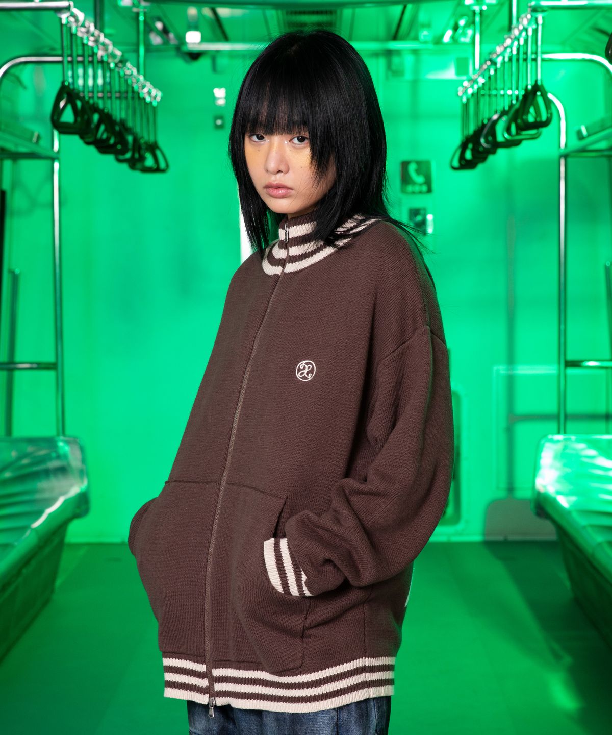 엑스톤즈(XTONZ) XTK117 르브론 트랙 니트 집업 (BROWN)