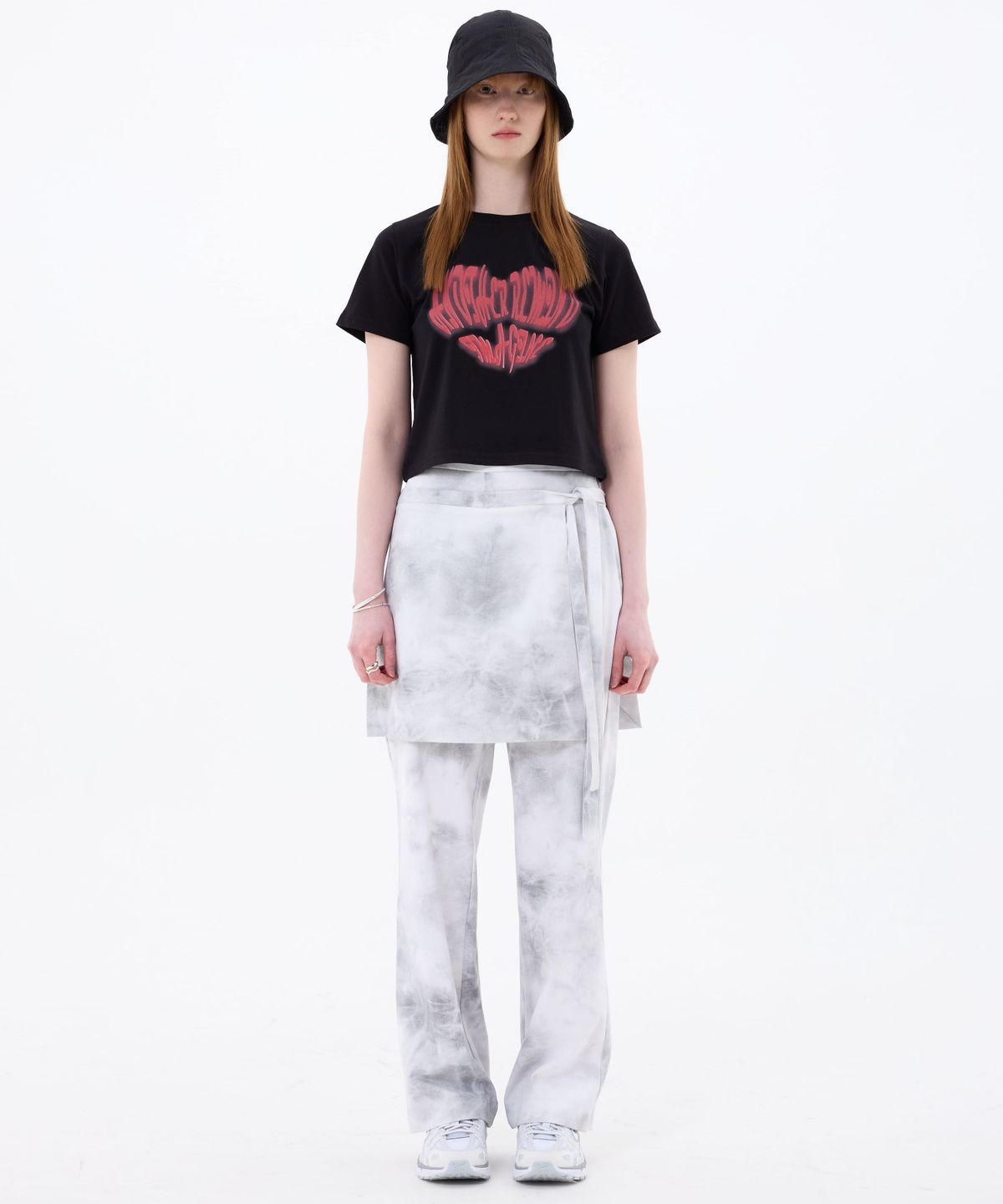 아리킴(ARIKIM) HEART LOGO CROP T-SHIRT / BLACK