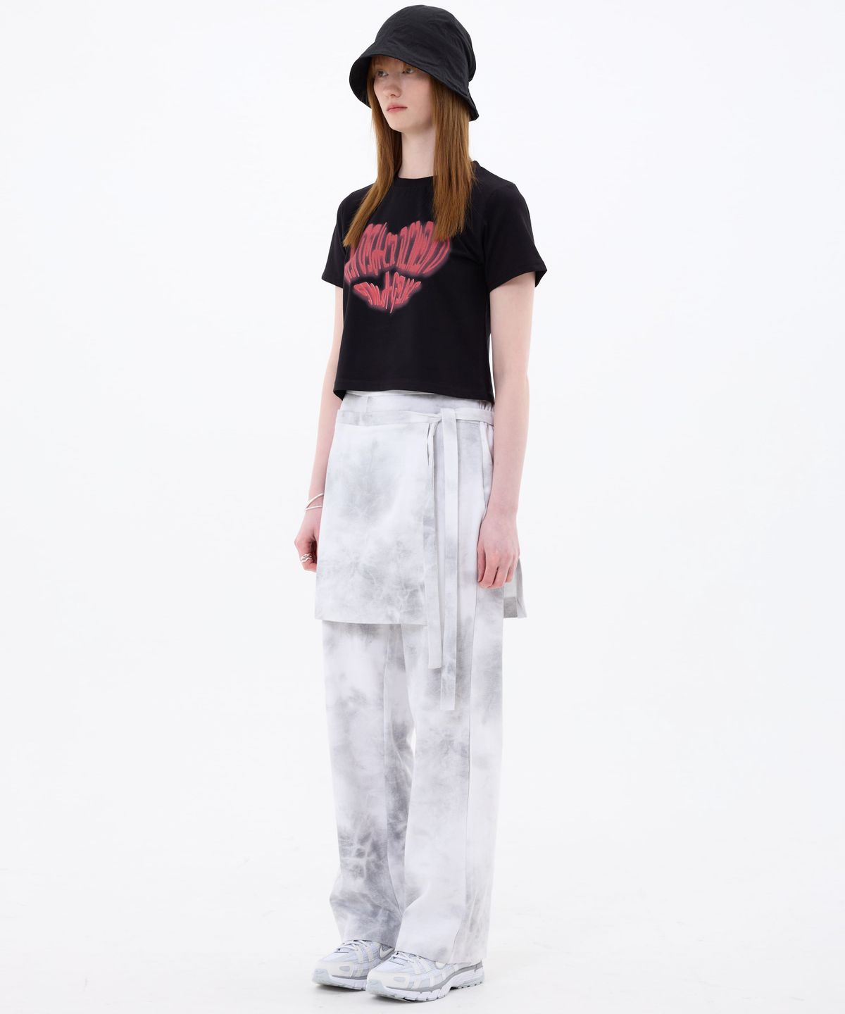 아리킴(ARIKIM) HEART LOGO CROP T-SHIRT / BLACK