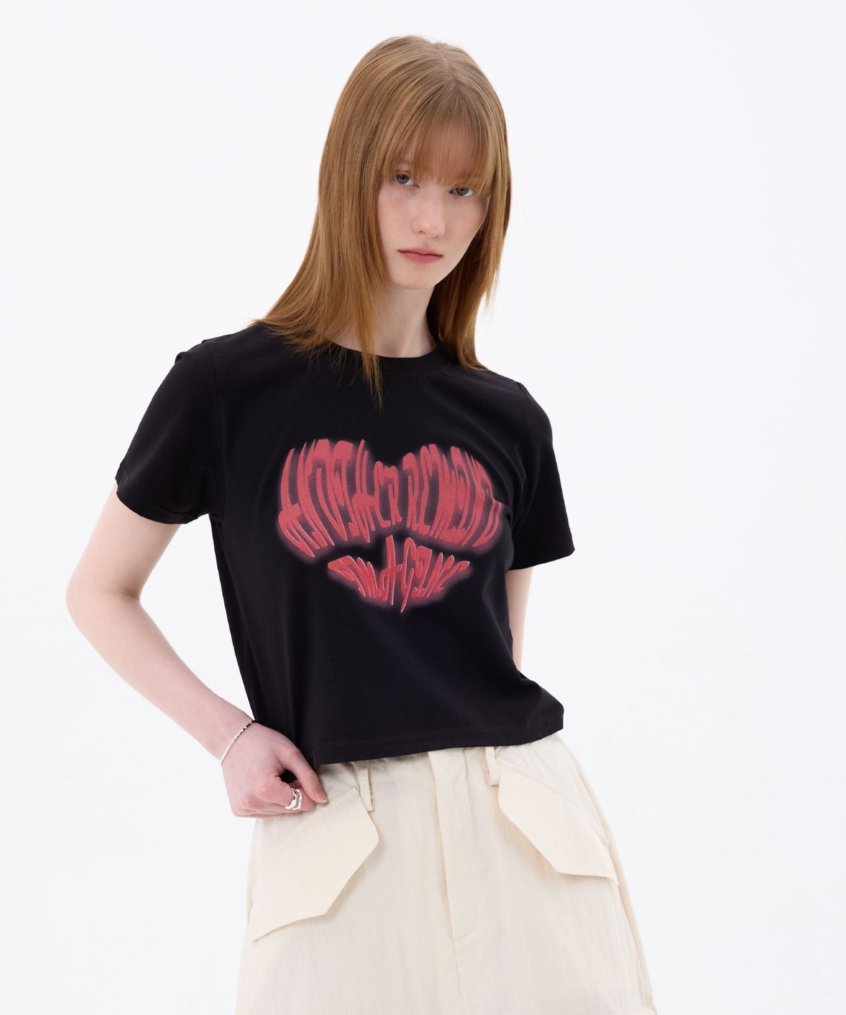 아리킴(ARIKIM) HEART LOGO CROP T-SHIRT / BLACK