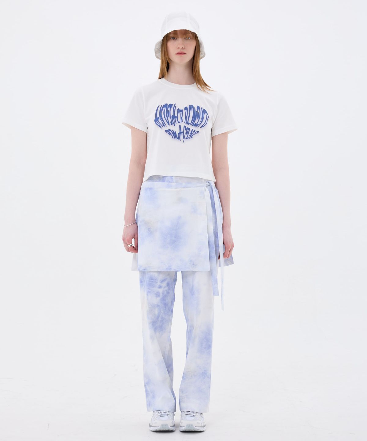 아리킴(ARIKIM) HEART LOGO CROP T-SHIRT / WHITE