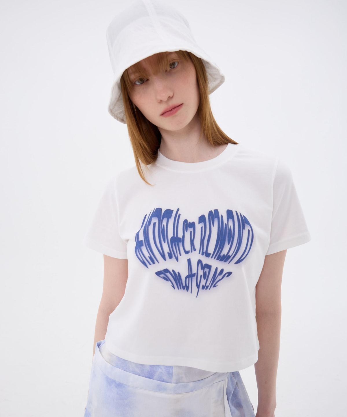 아리킴(ARIKIM) HEART LOGO CROP T-SHIRT / WHITE
