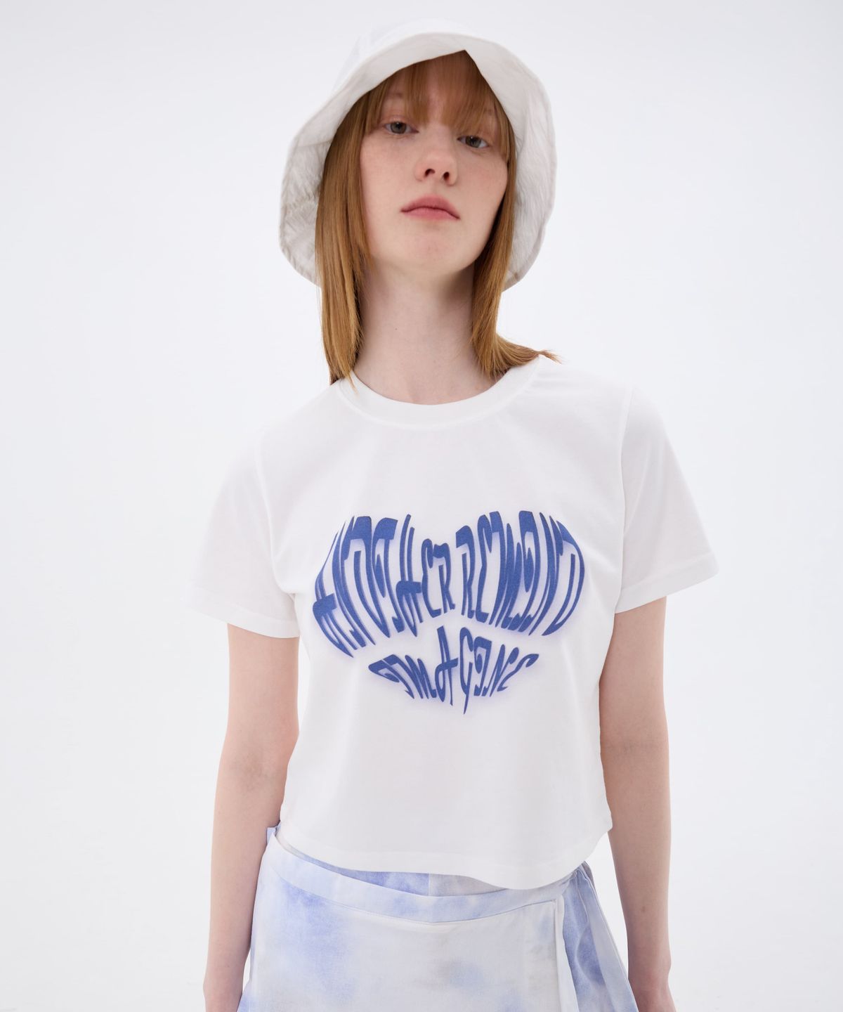 아리킴(ARIKIM) HEART LOGO CROP T-SHIRT / WHITE
