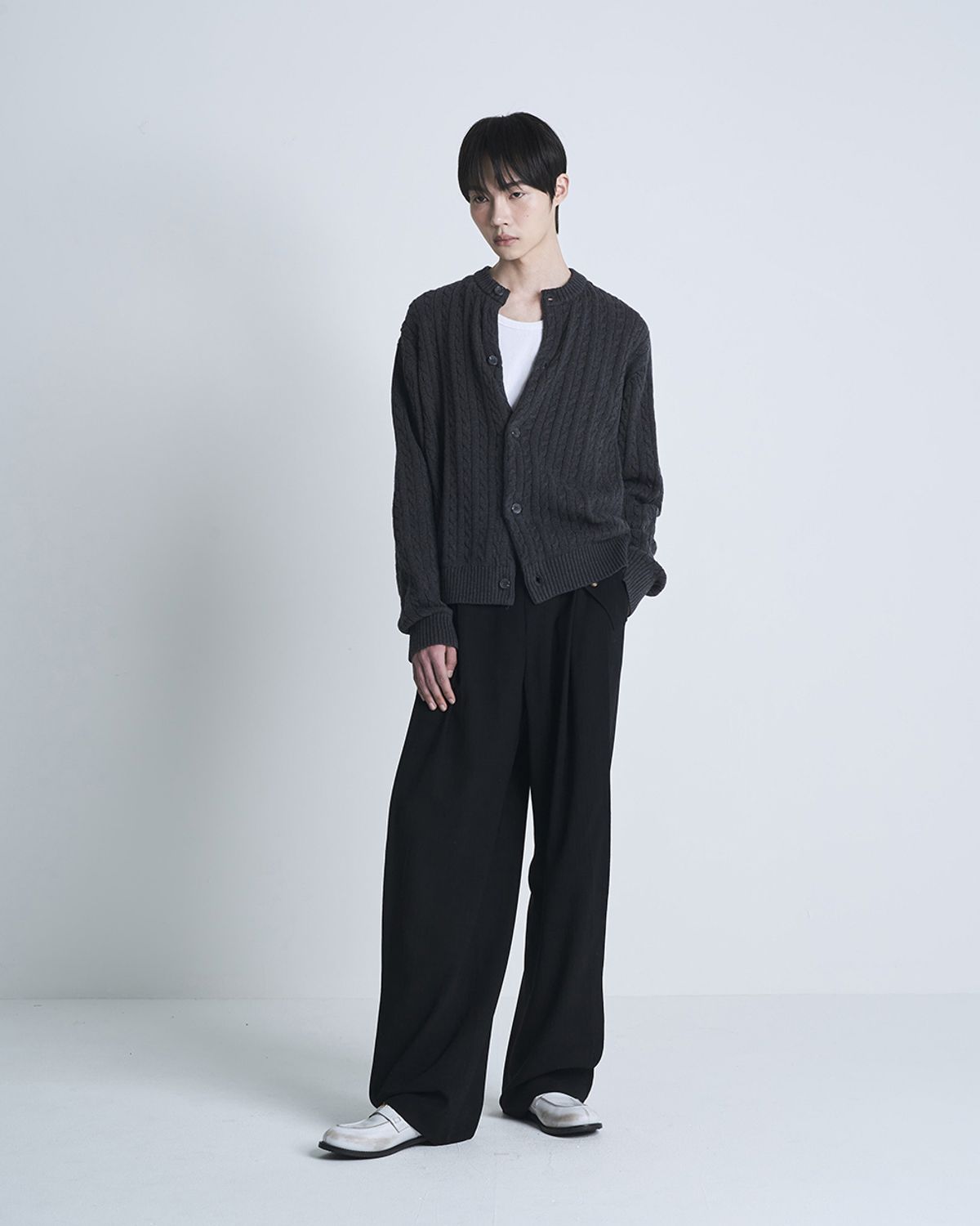 포커페이스(POKERFACE) CABLE CARDIGAN CHARCOAL