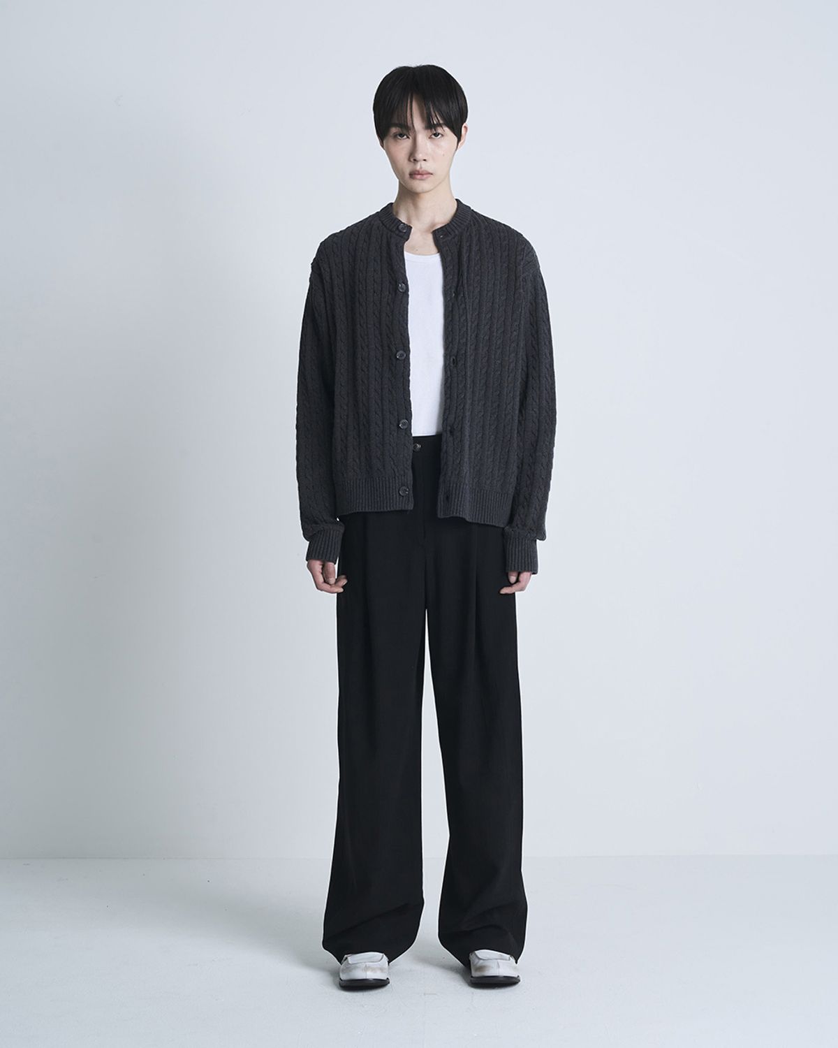 포커페이스(POKERFACE) CABLE CARDIGAN CHARCOAL
