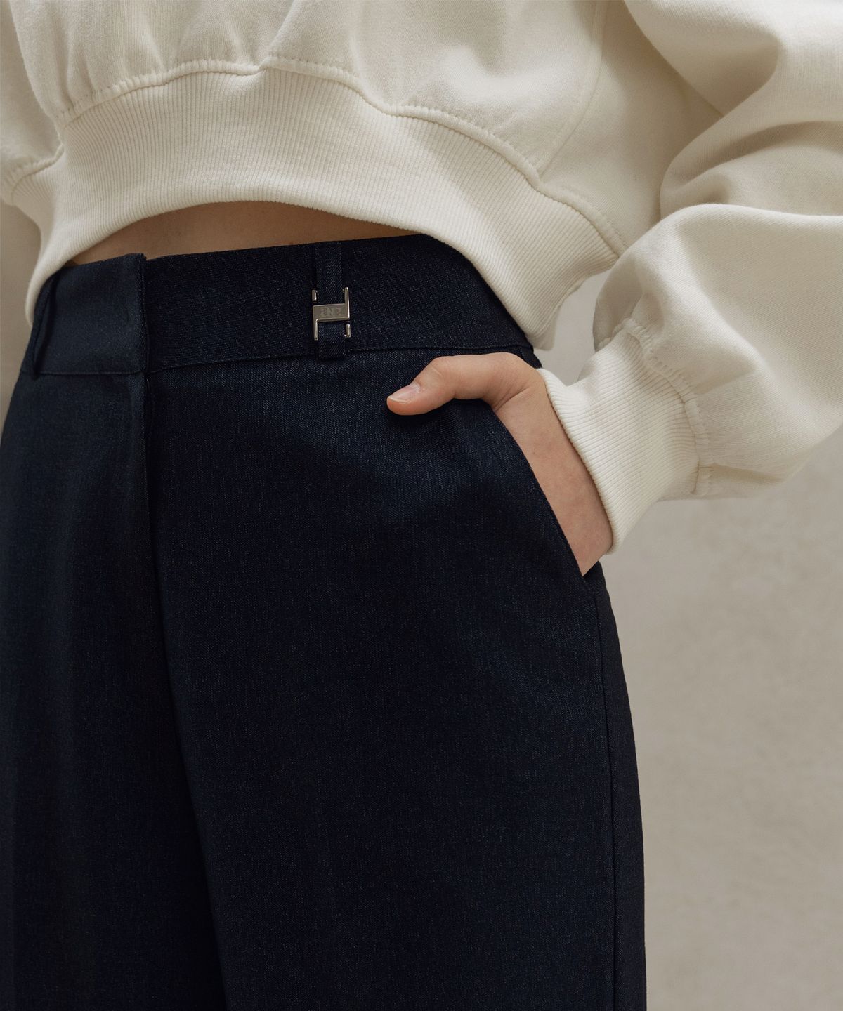 논앤논(NON AND NON) ONE-TUCK WIDE DENIM SLACKS_NHSL4101 (DEEP BLUE)