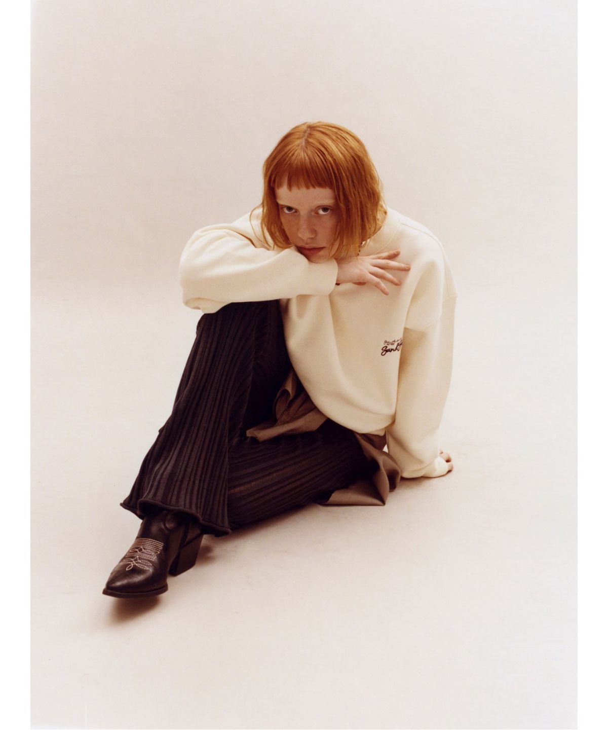 샌드 사운드(SAND SOUND) Logo Embroidered Crop Sweatshirt  Lemon