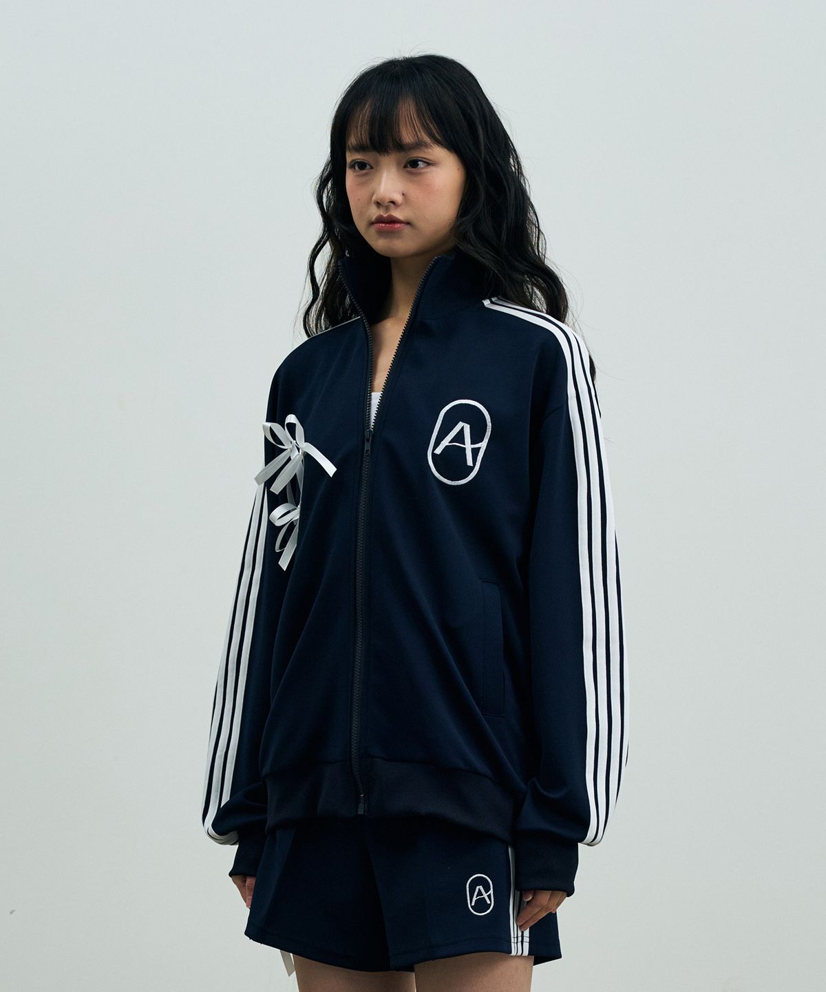 아리킴(ARIKIM) A RIBBON TRACK TOP / NAVY
