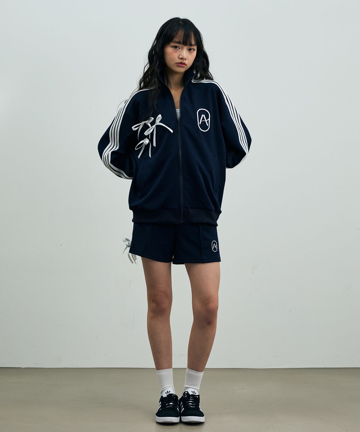 아리킴(ARIKIM) A RIBBON TRACK TOP / NAVY