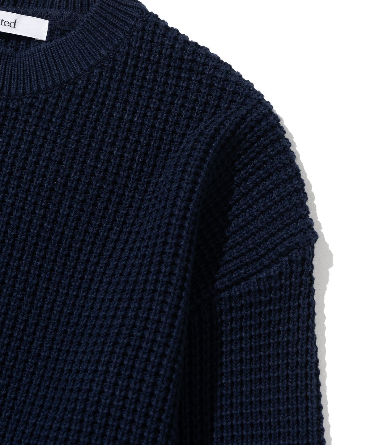 니티드(KNITTED) 헤비 와플 라운드 니트 NAVY