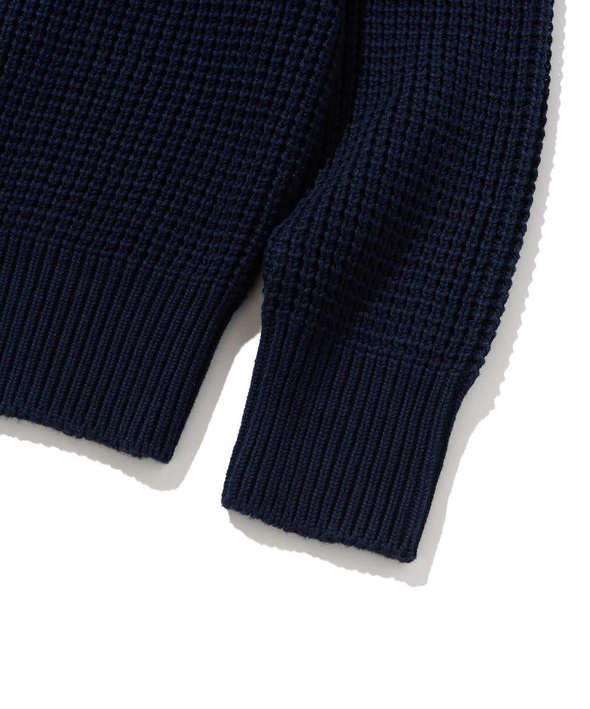 니티드(KNITTED) 헤비 와플 라운드 니트 NAVY