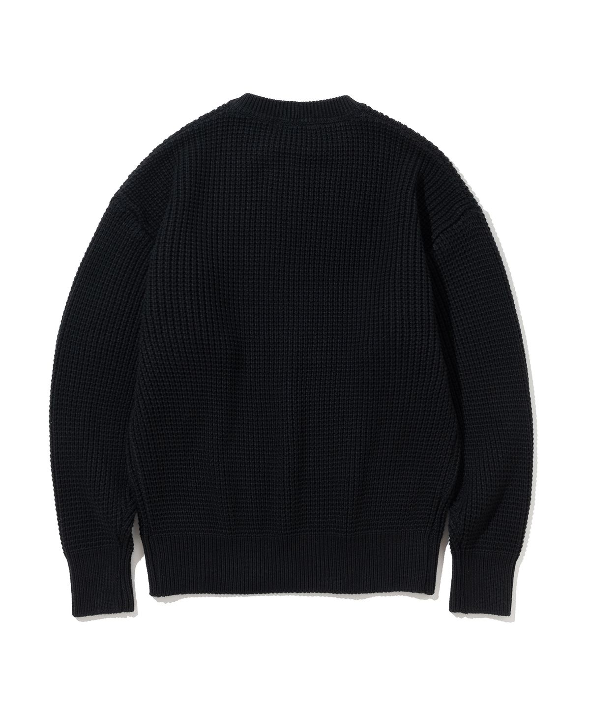 니티드(KNITTED) 헤비 와플 라운드 니트 BLACK