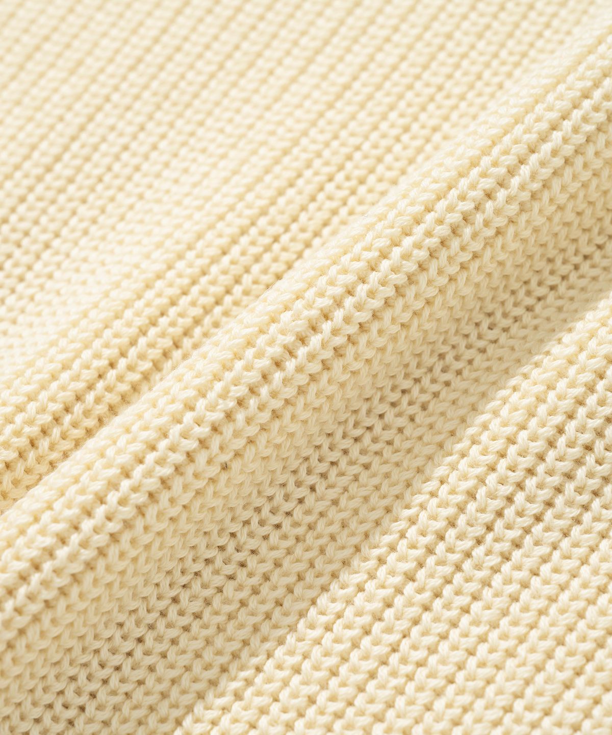 니티드(KNITTED) 빈티지 하트 라운드 니트 OATMEAL