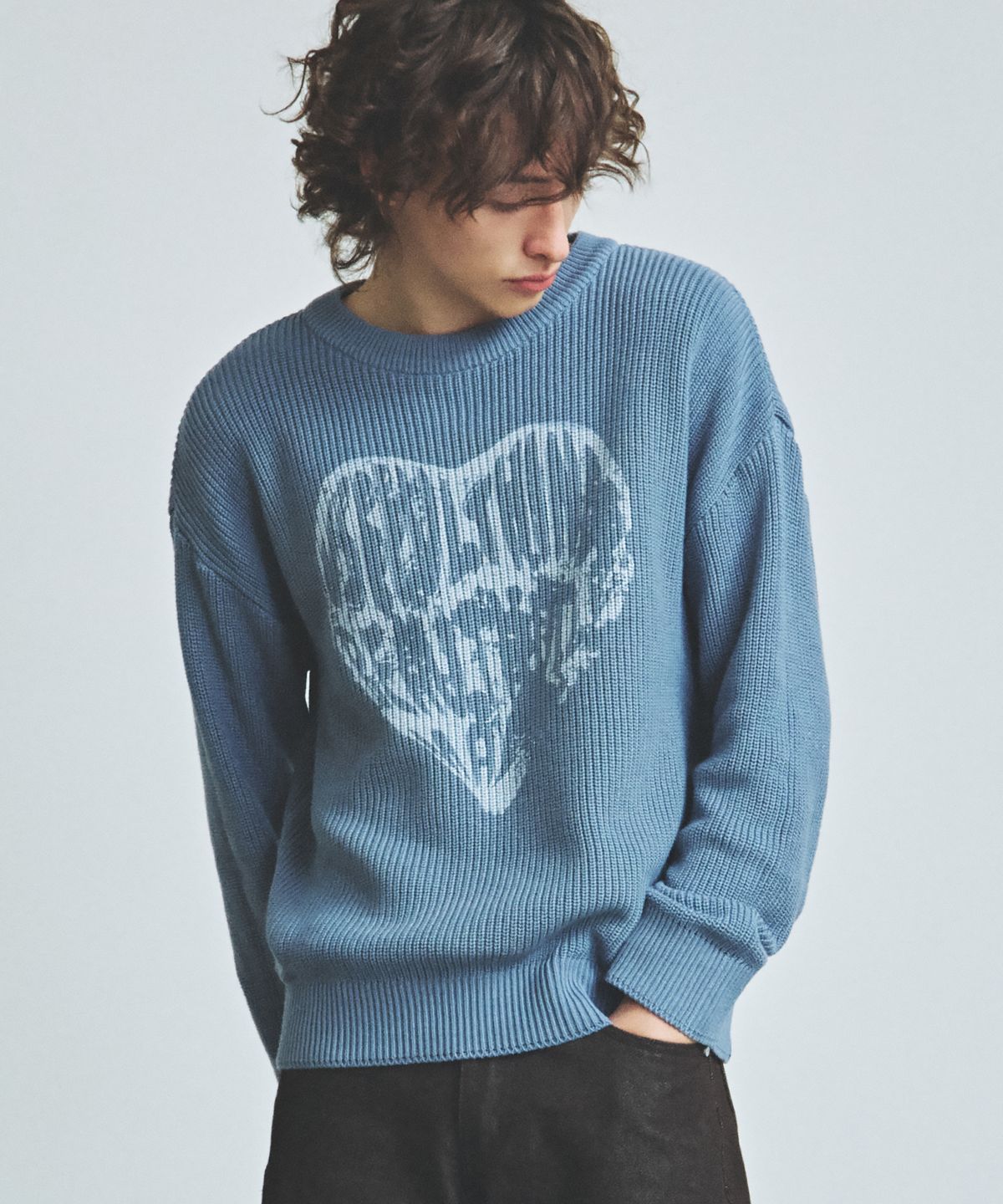 니티드(KNITTED) 빈티지 하트 라운드 니트 STONE BLUE
