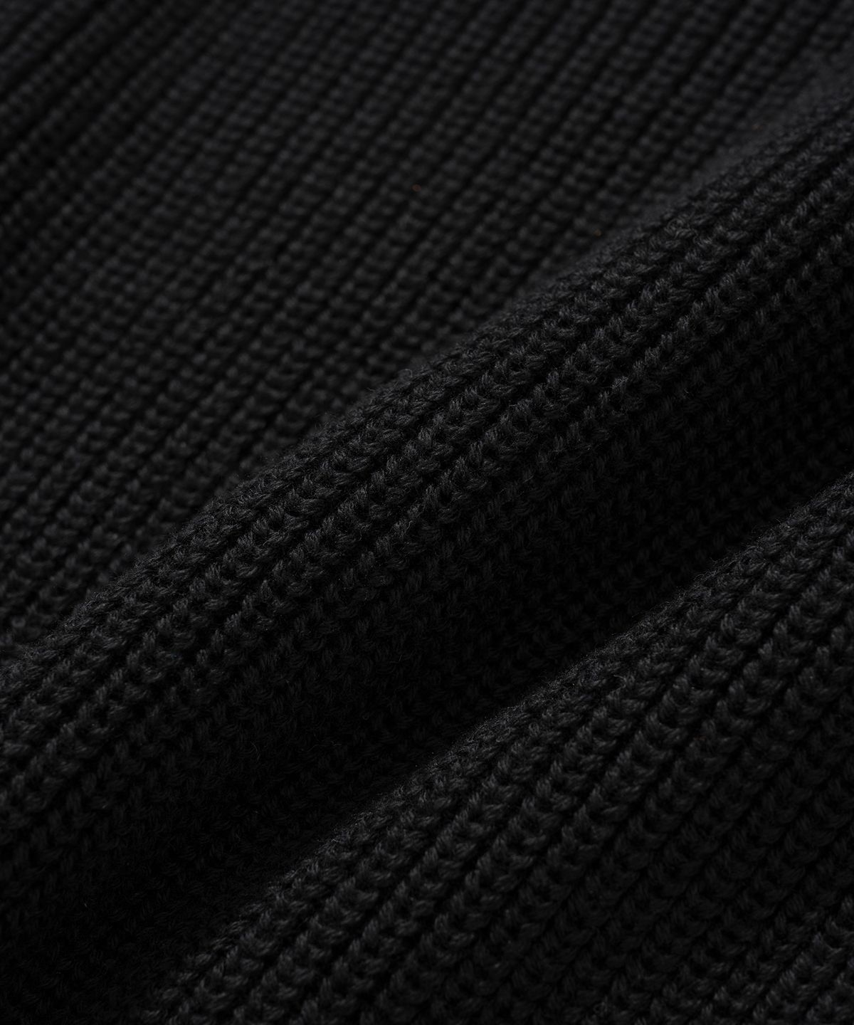 니티드(KNITTED) 빈티지 하트 라운드 니트 BLACK