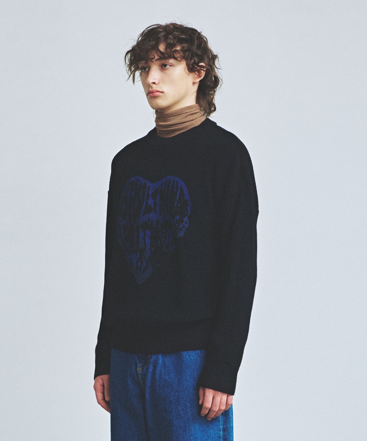 니티드(KNITTED) 빈티지 하트 라운드 니트 BLACK
