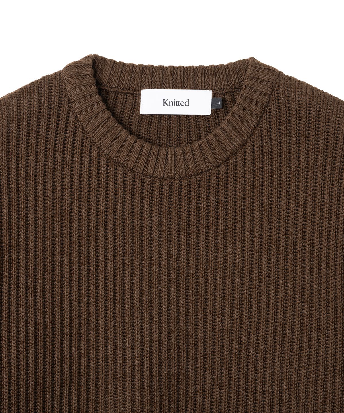 니티드(KNITTED) 코튼 미니멀 라운드 니트 BROWN