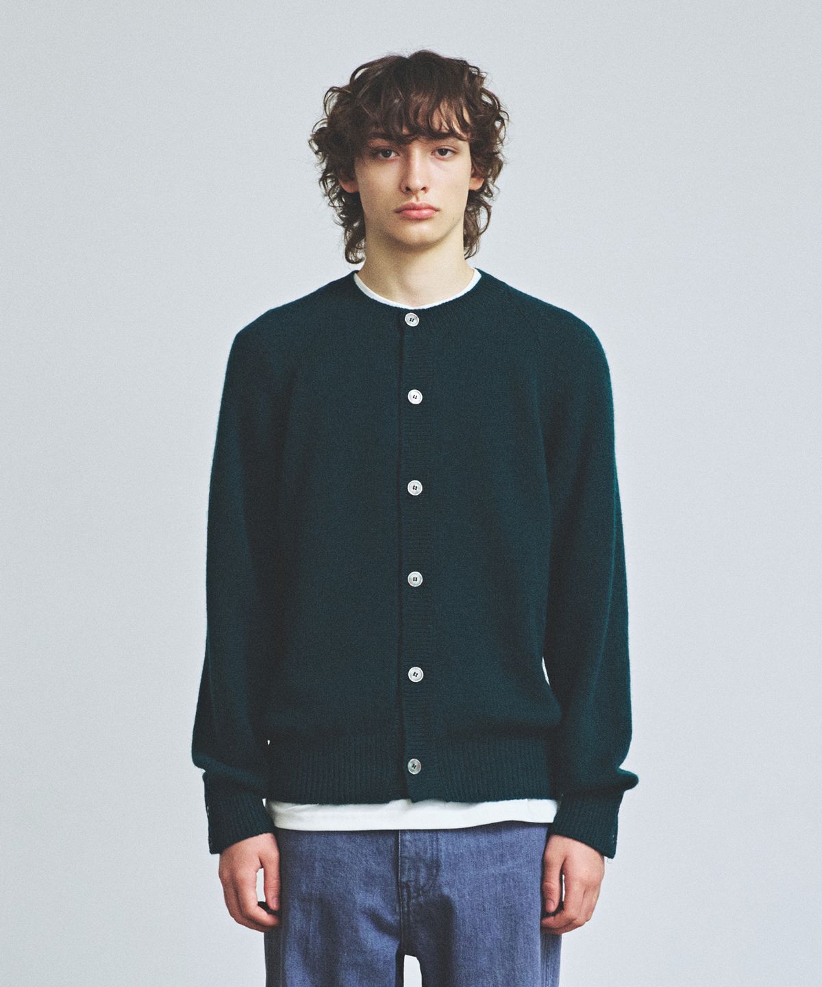 니티드(KNITTED) 쉐기독 울 100 라운드 가디건 DARK GREEN