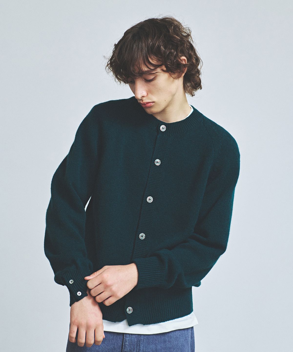니티드(KNITTED) 쉐기독 울 100 라운드 가디건 DARK GREEN