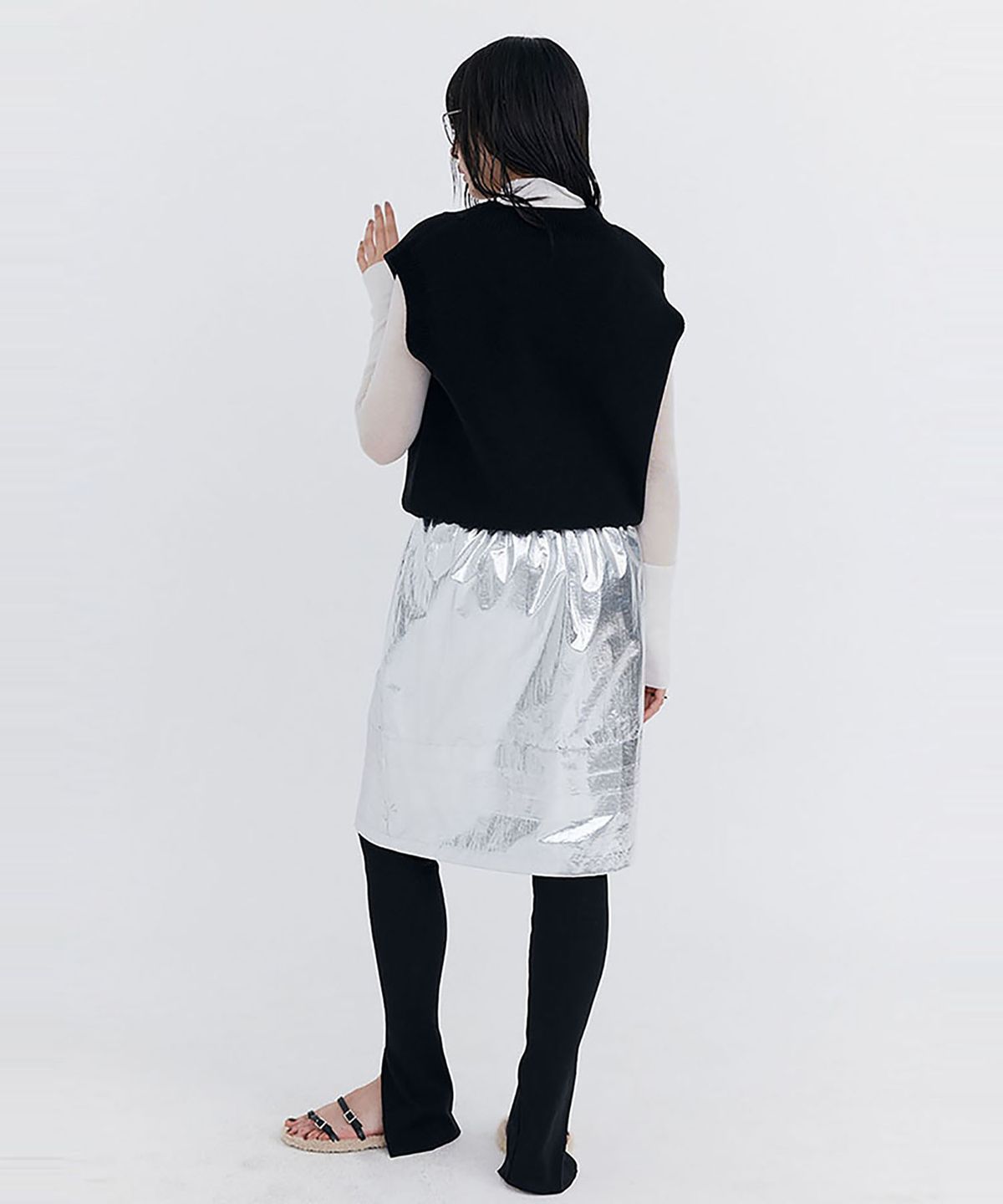 분더캄머(WNDERKAMMER) Raw-cut Tuck Skirt_Silver(로우컷 턱 스커트_실버)
