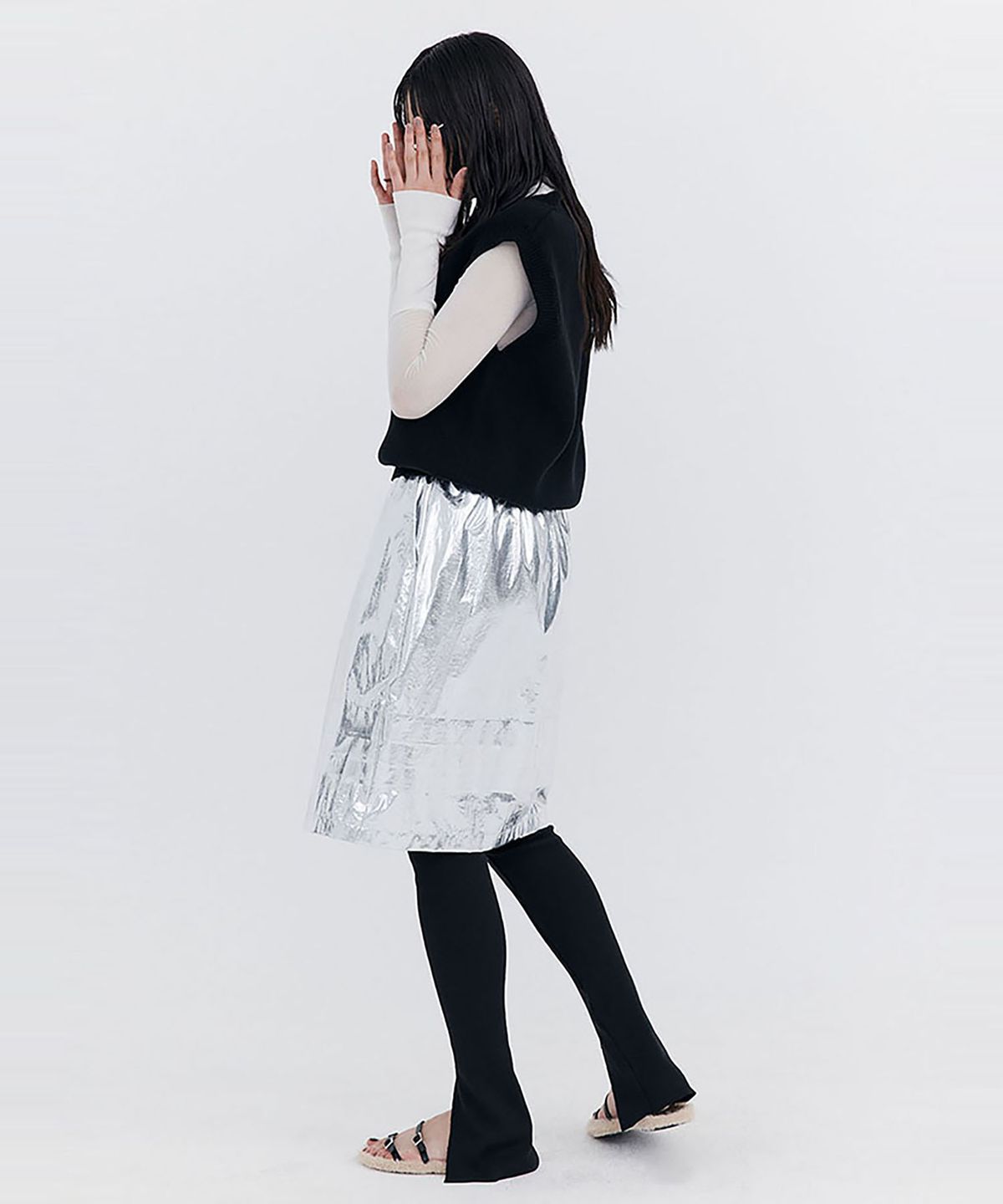 분더캄머(WNDERKAMMER) Raw-cut Tuck Skirt_Silver(로우컷 턱 스커트_실버)