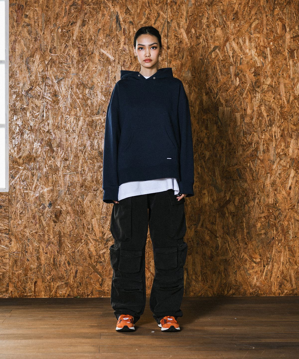 도미넌트(DOMINANT) Small Logo Hoodie-Navy