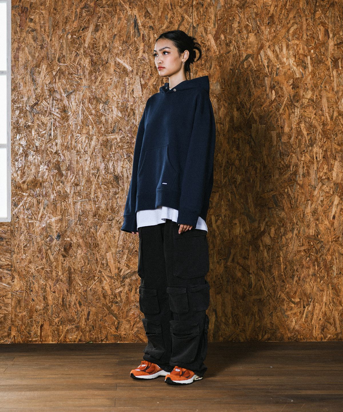 도미넌트(DOMINANT) Small Logo Hoodie-Navy