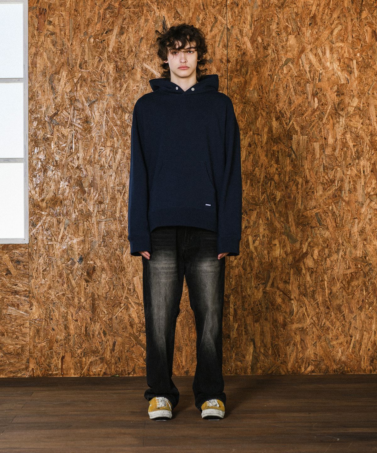 도미넌트(DOMINANT) Small Logo Hoodie-Navy