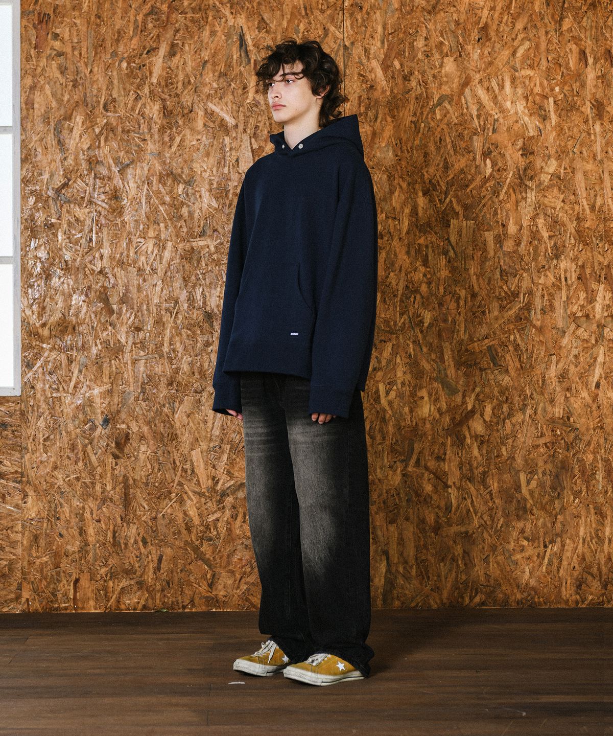 도미넌트(DOMINANT) Small Logo Hoodie-Navy