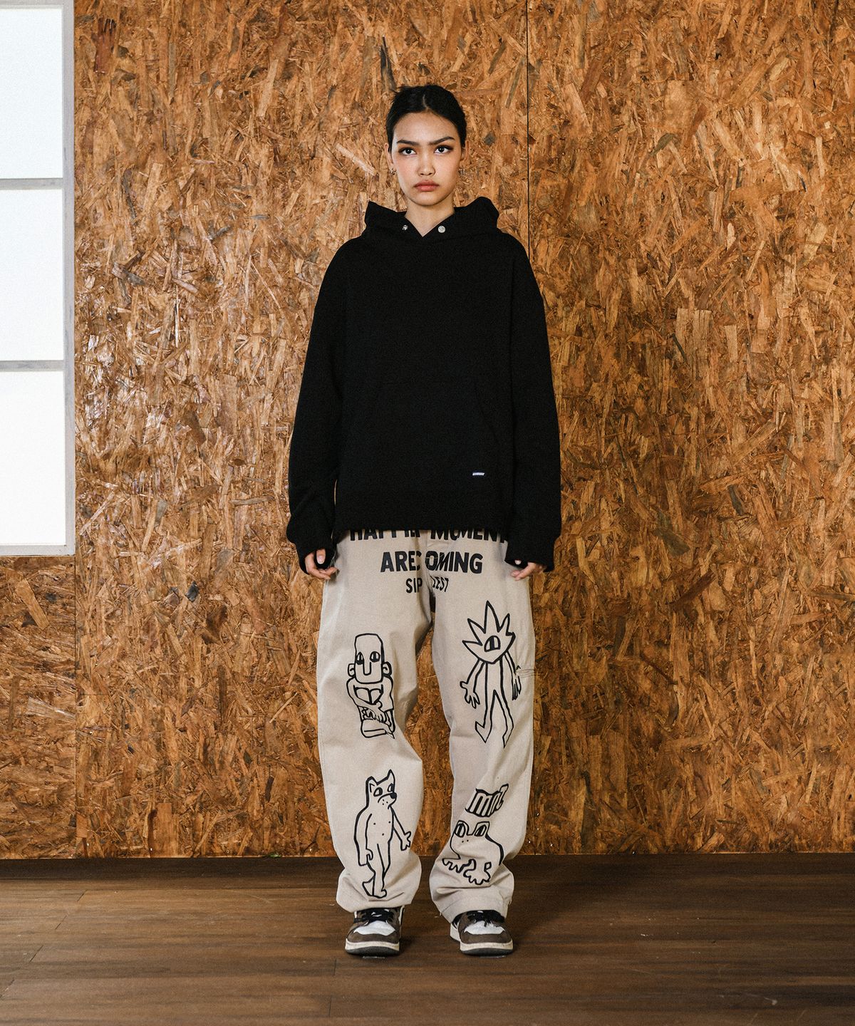 도미넌트(DOMINANT) Small Logo Hoodie-Black