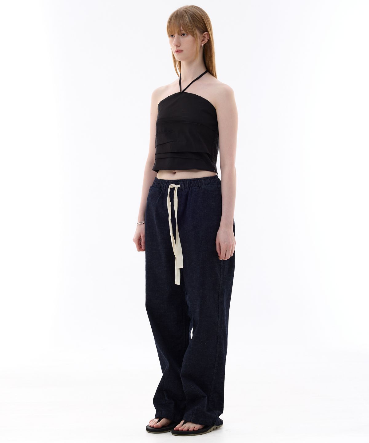 아리킴(ARIKIM) MELLIFLUOUS STRING TUBE TOP / BLACK