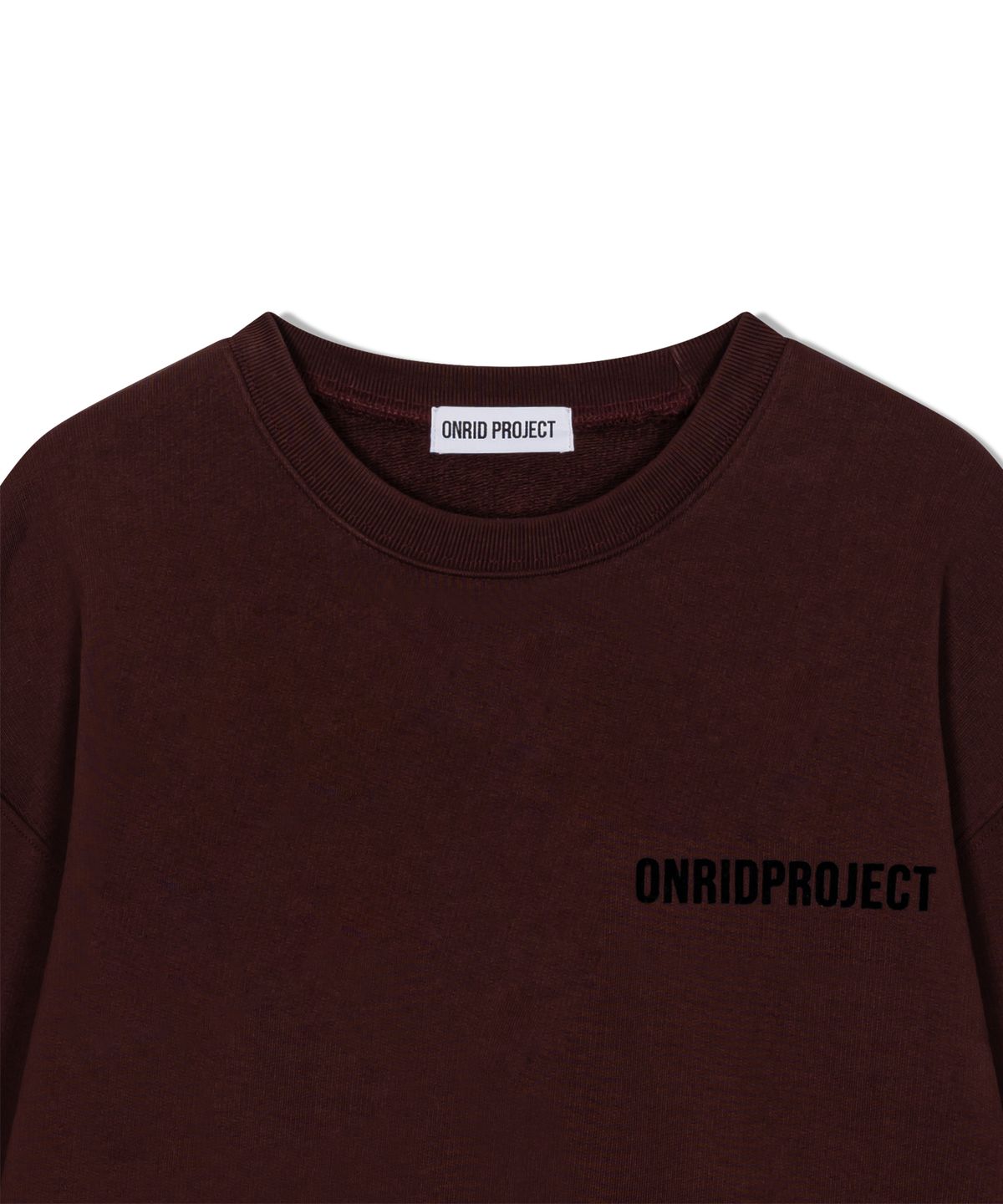 온리드프로젝트(ONRIDPROJECT) 맨즈 에센셜 크롭 스웻트셔츠- 버건디